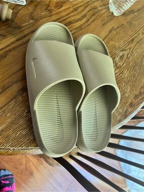 Nike Men's Calm Slide 2.0 Sandals - Khaki